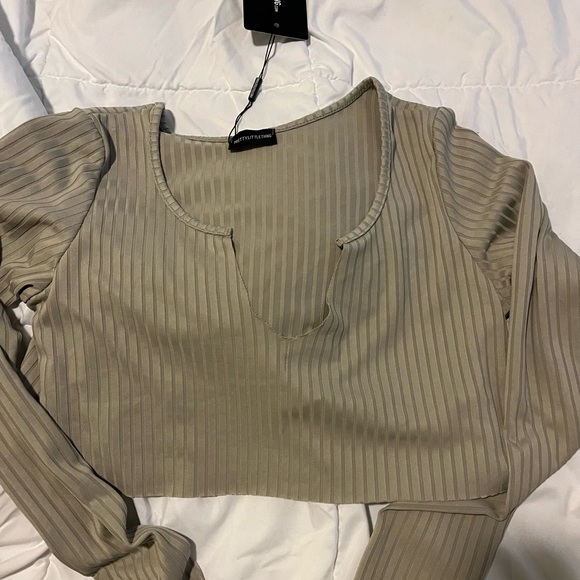 Pretty little thing crop top - Picture 3 of 3